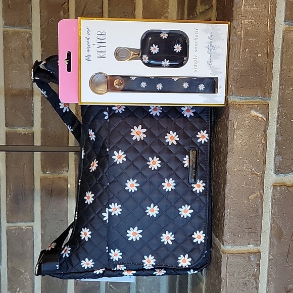 Simply Southern Handbags - Simply Southern Daisy Tote with key chain